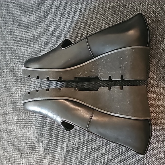 Vionic Willa wimens wedge black leather water proof shoe - Picture 6 of 7